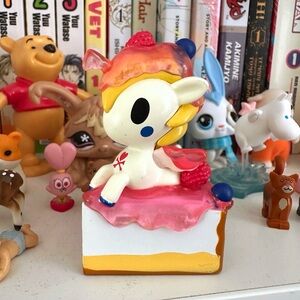 Tokidoki Delicious Unicorno (Berrylicious) Berry Cake Dessert Series 1 Figure
